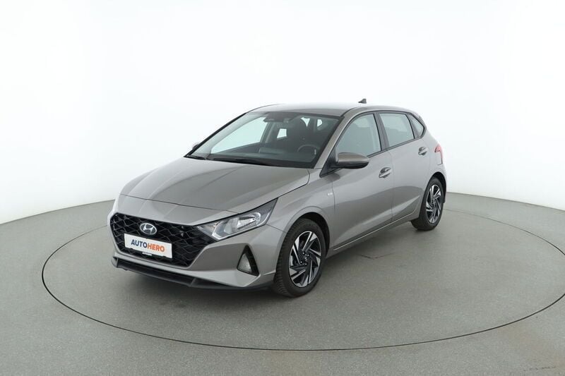 Grau Gebraucht 2023 Hyundai i20 Trend Limousine | 18.400 € (Guter Preis) - Bild 1/4