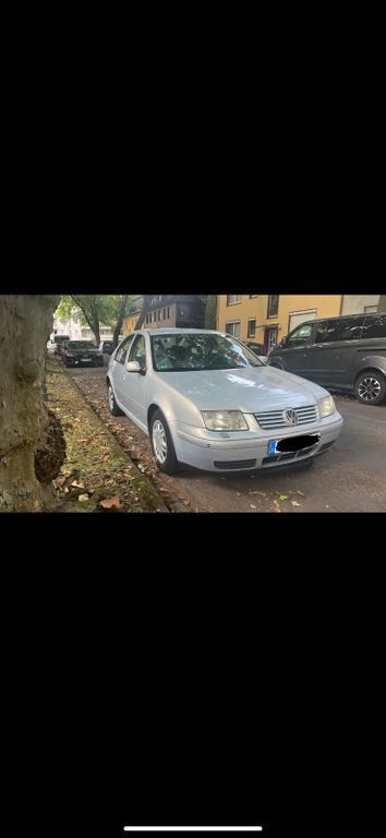 Grau Gebraucht 2000 VW Bora Basis Limousine | 1.200 € (Guter Preis) - Bild 1/4