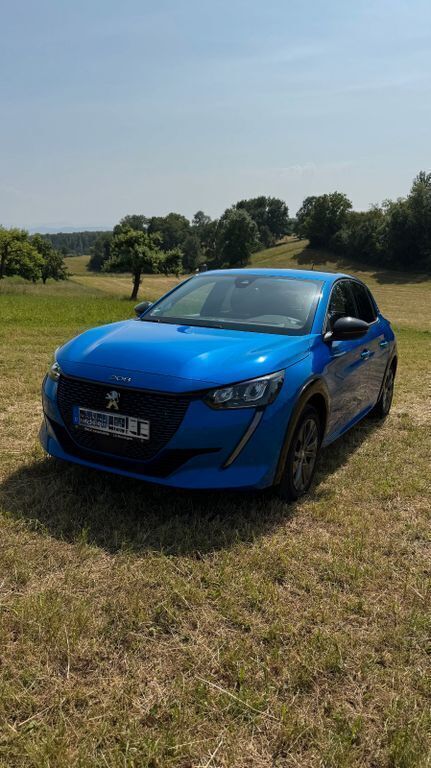 Blau Gebraucht 2023 Peugeot e-208 Allure Kleinwagen | 18.500 € (Fairer Preis) - Bild 1/4