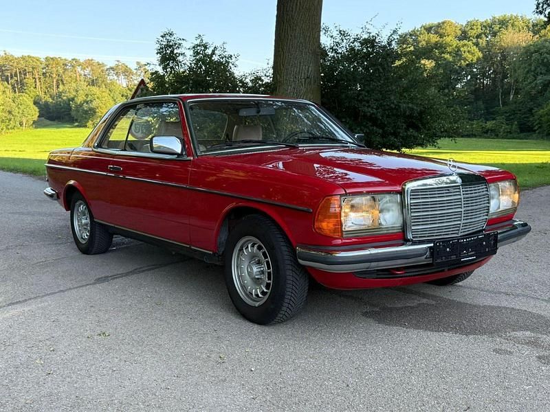 Rot Gebraucht 1980 Mercedes 230 Coupé | 14.990 € - Bild 1/4