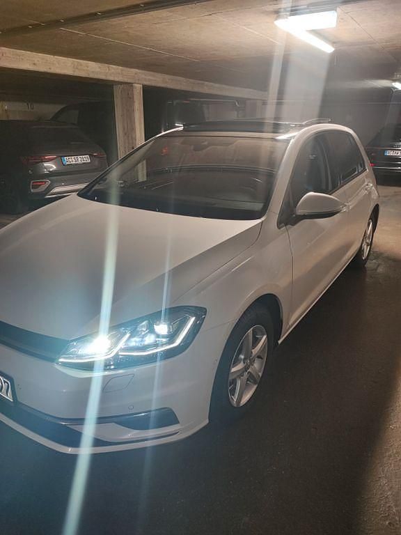 Weiß Gebraucht 2019 VW Golf Limousine | 21.500 € (Fairer Preis) - Bild 1/4