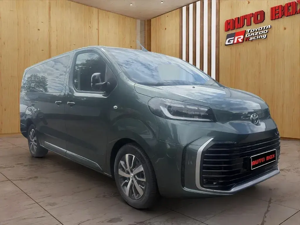 Neu Toyota Proace Verso 179 PS (131 kW) 2026 Grün Kombi