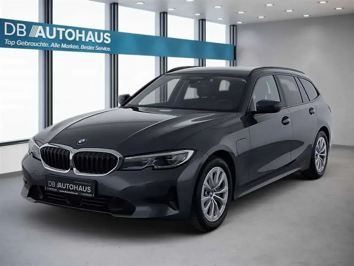 Gebraucht BMW 330e Advantage 292 PS (214 kW) 2021 Kombi
