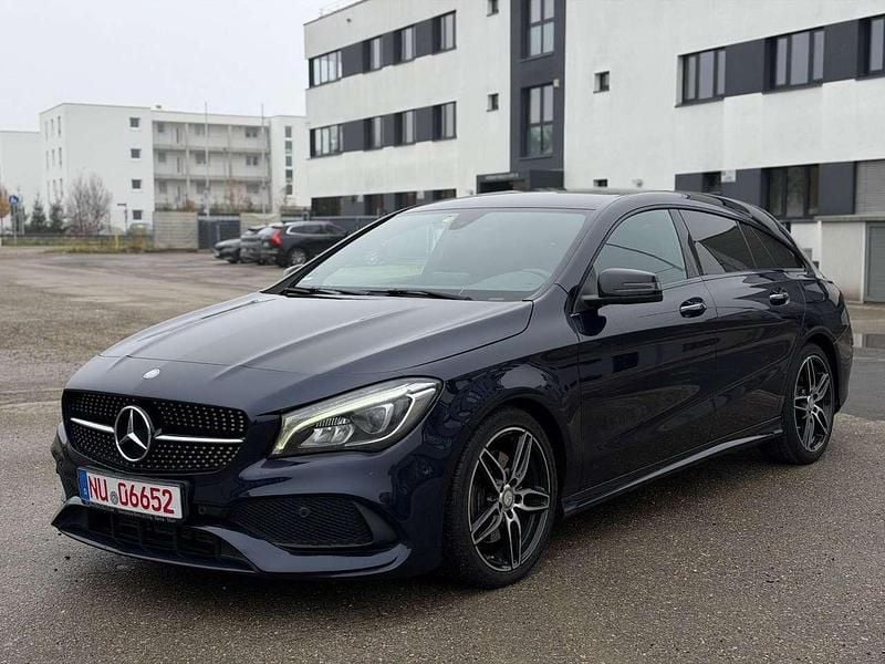 Cavansitblau metalliclack Gebraucht 2017 Mercedes CLA220 AMG line Limousine | 14.490 € (Superpreis) - Bild 1/4