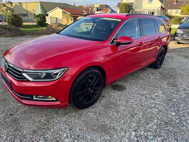 Rot Gebraucht 2017 VW Passat Comfortline Kombi | 7.999 € (Superpreis) - Bild 1/4