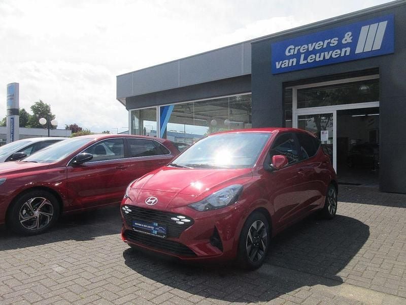Rot Neu 2025 Hyundai i10 Trend Kleinwagen | 16.800 € (Fairer Preis) - Bild 1/4