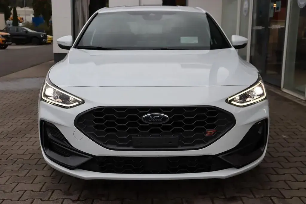 Neu Ford Focus ST 280 PS (205 kW) 2026 Frozen white Limousine