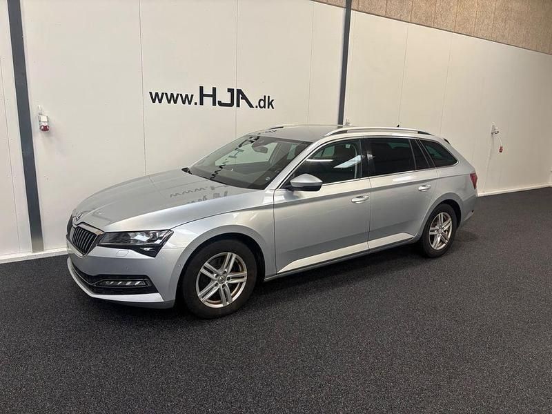 Silber Gebraucht 2020 Skoda Superb Executive Kombi | 15.625 € (Etwas zu teuer) - Bild 1/4