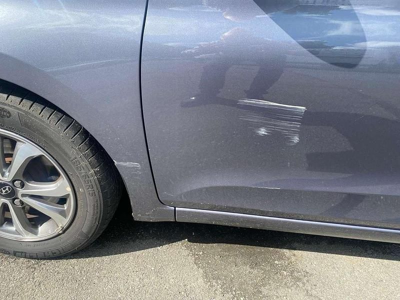 Gebraucht Hyundai i20 Trend 101 PS (74 kW) 2019 Grau Limousine