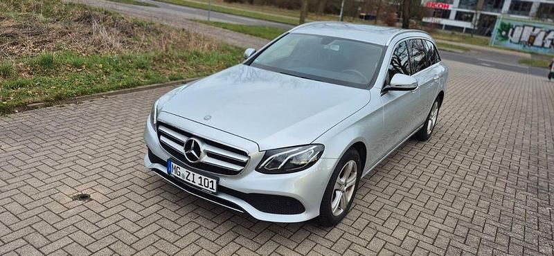 Gebraucht Mercedes E200 150 PS (110 kW) 2016 Silber Limousine