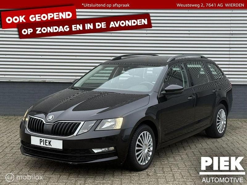 Schwarz Gebraucht 2018 Skoda Octavia Ambition Kombi | 9.999 € (Superpreis) - Bild 1/3