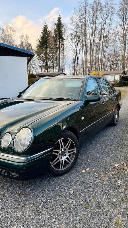Gebraucht Mercedes E230 150 PS (110 kW) 1996 Grün Limousine
