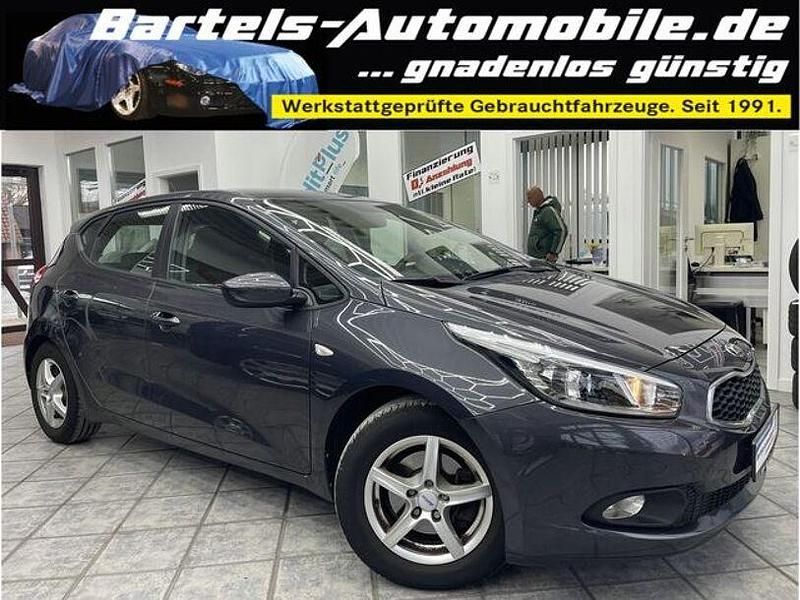 Grau Gebraucht 2015 Kia Ceed Limousine | 6.450 € (Guter Preis) - Bild 1/4