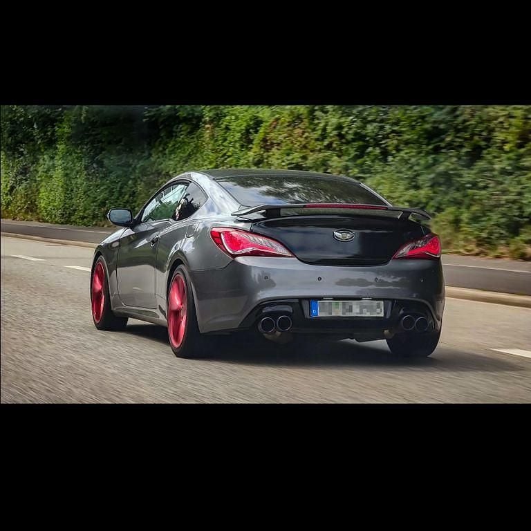 Grau Gebraucht 2011 Hyundai Genesis Coupé | 12.500 € (Fairer Preis) - Bild 1/4