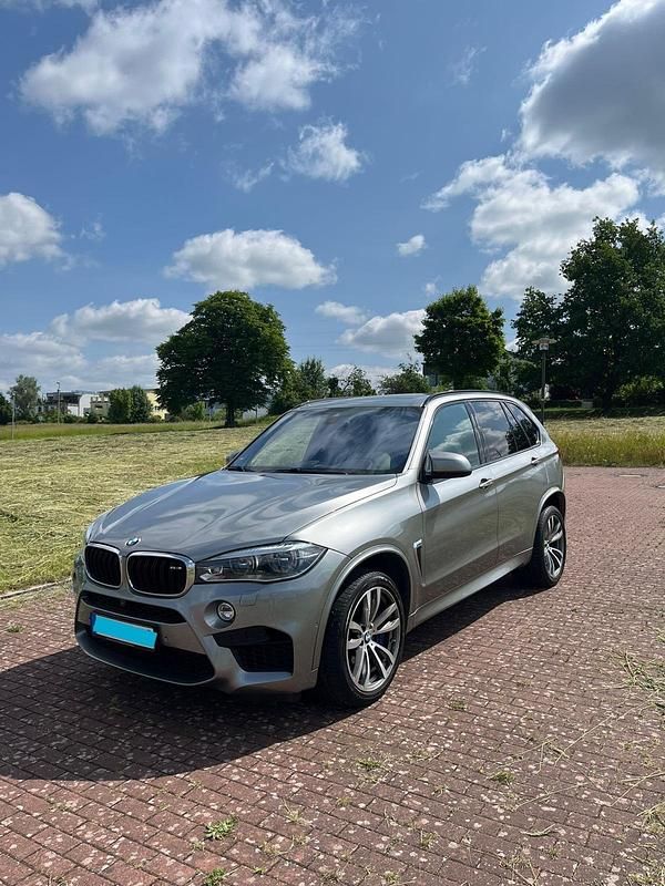 Grau Gebraucht 2016 BMW X5 M SUV | 37.500 € (Fairer Preis) - Bild 1/4