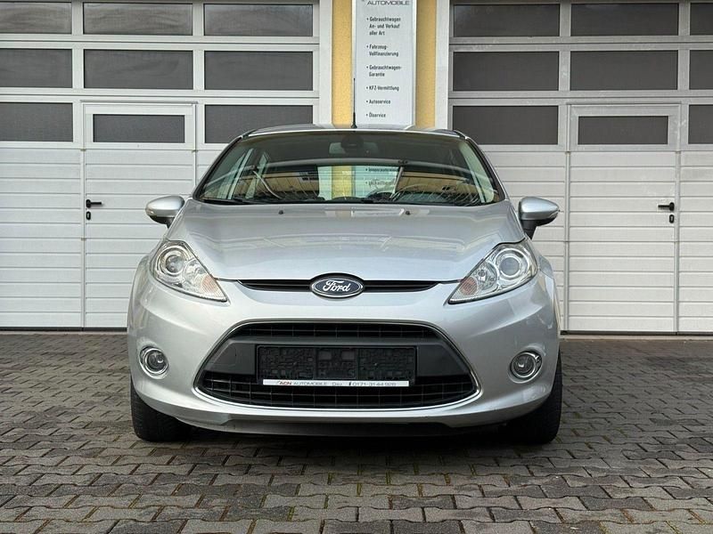 Gebraucht Ford Fiesta Titanium 82 PS (60 kW) 2007 Silber Kleinwagen
