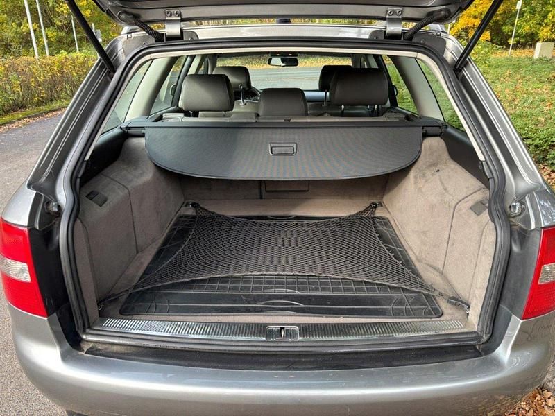 Grau Gebraucht 2004 Audi A6 Kombi | 4.900 € - Bild 1/4