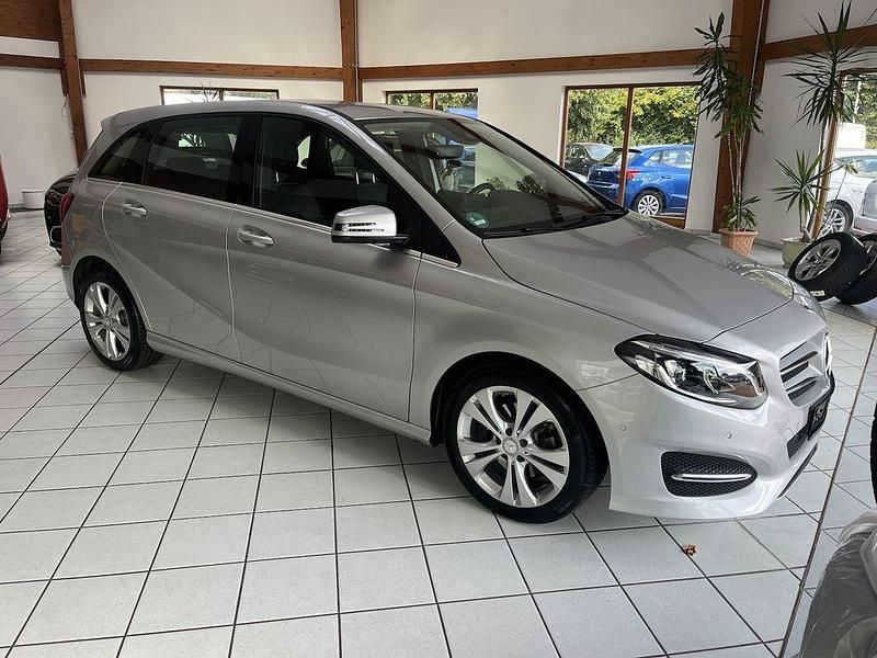 Gebraucht Mercedes B220 Urban 170 PS (125 kW) 2018 Silber Van / Kleinbus