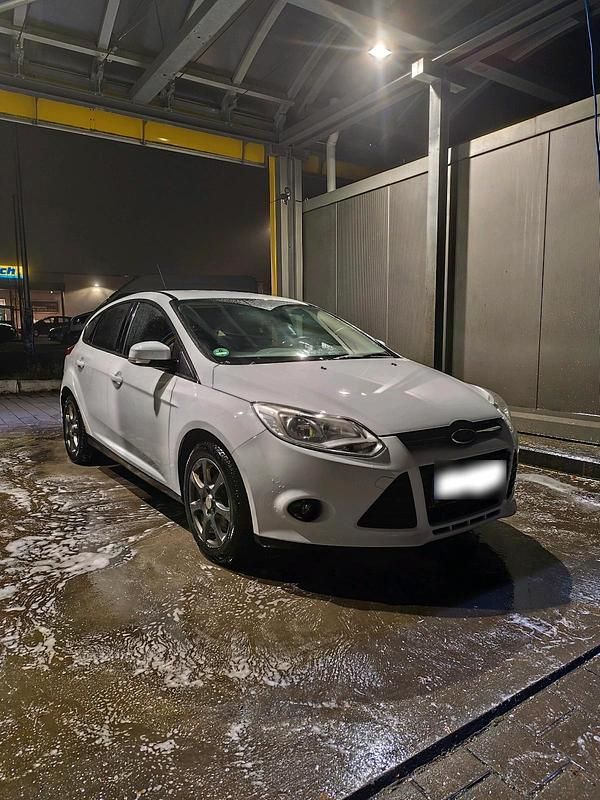 Gebraucht Ford Focus 125 PS (91 kW) 2011 Weiß Limousine