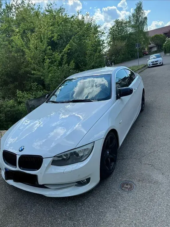 Gebraucht BMW 325 218 PS (160 kW) 2010 Weiß Coupé