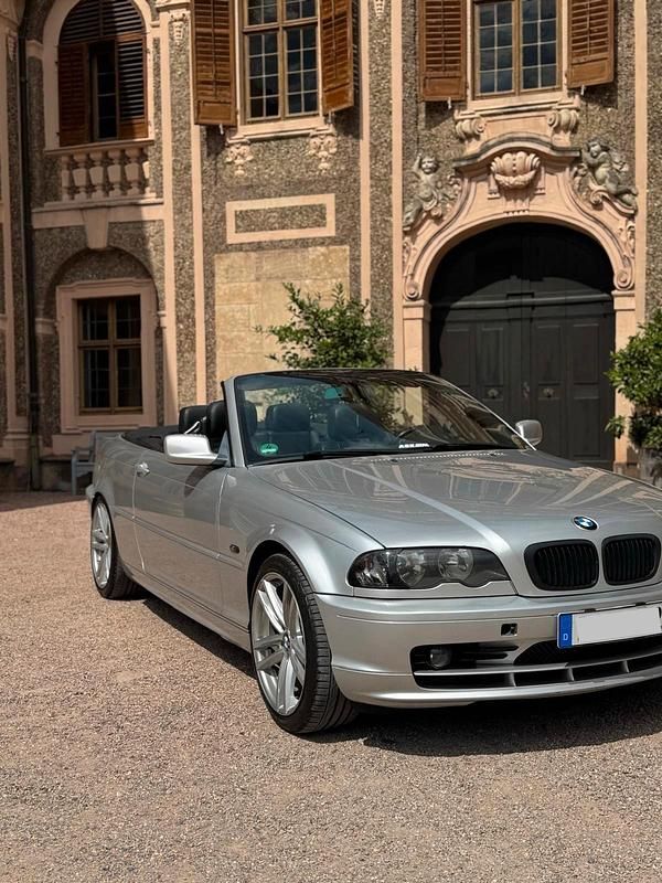Silber Gebraucht 2001 BMW 318 Cabriolet Sport Line Cabrio | 4.600 € - Bild 1/4