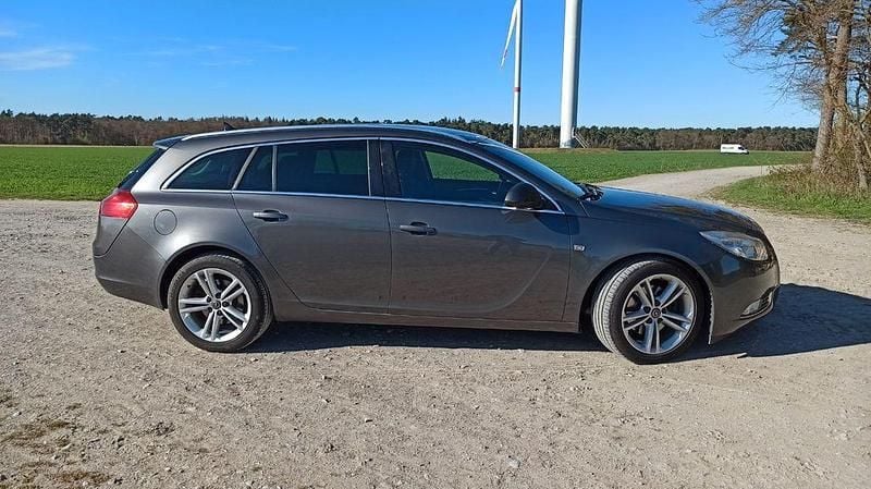 Second-hand Opel Insignia Edition 160 CP (117 kW) 2009 Gri Break