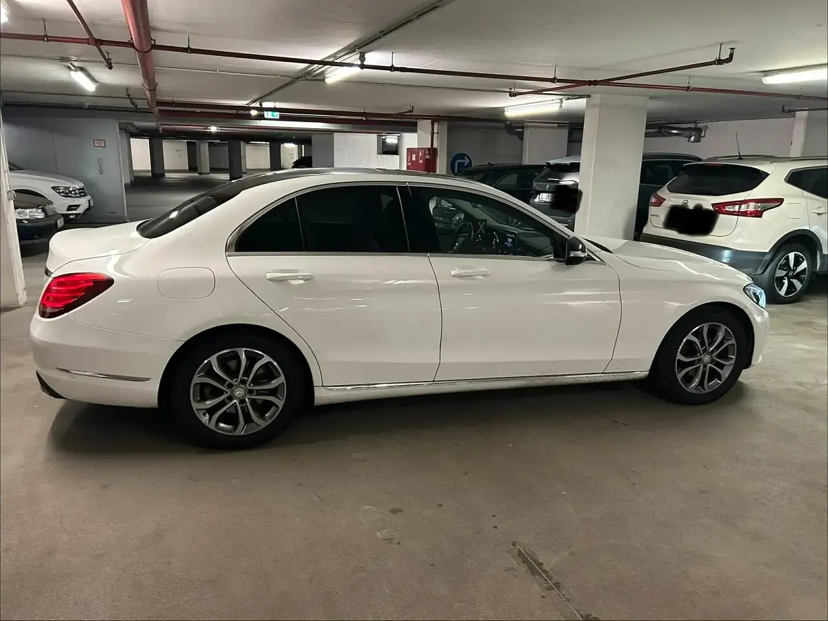 Gebraucht Mercedes C180 156 PS (114 kW) 2014 Weiß Limousine