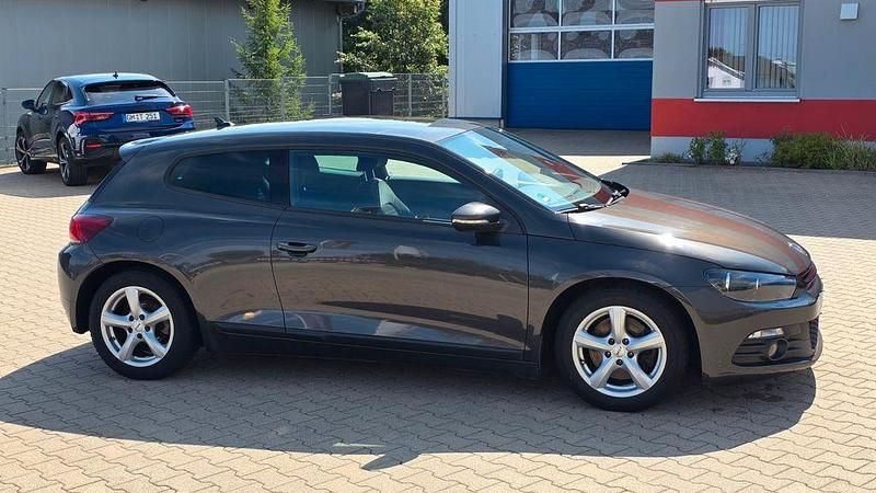 Grau Gebraucht 2009 VW Scirocco Coupé | 11.000 € (Teuer) - Bild 1/4