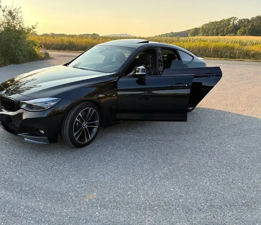 Gebraucht BMW 330 M Sport 258 PS (189 kW) 2016 Schwarz Limousine