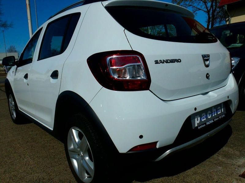 Gebraucht Dacia Sandero Prestige 90 PS (66 kW) 2014 Weiß Limousine
