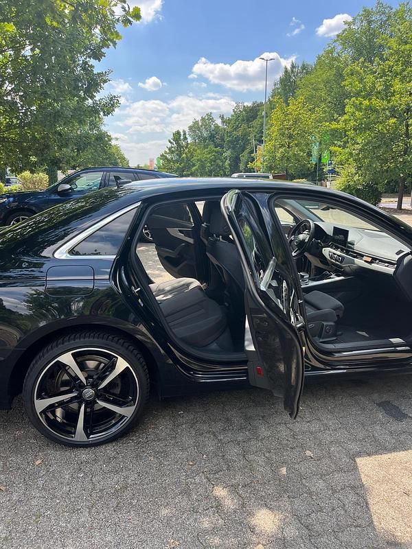 Gebraucht Audi A4 Comfort 136 PS (100 kW) 2020 Schwarz Limousine
