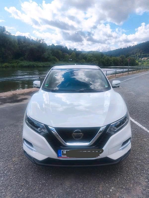 Weiß Gebraucht 2020 Nissan Qashqai N-Connecta SUV | 20.490 € (Fairer Preis) - Bild 1/4