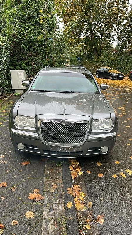 Grau Gebraucht 2008 Chrysler 300C Kombi | 1.800 € (Guter Preis) - Bild 1/4