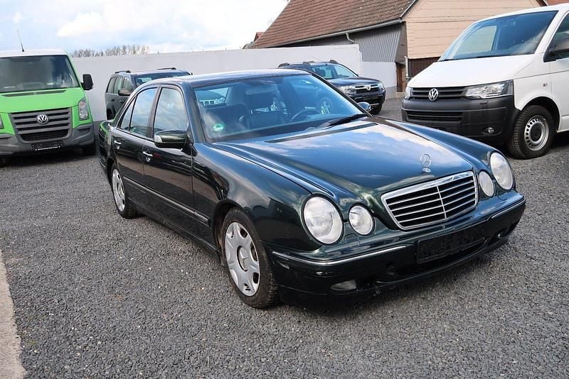 Grün Gebraucht 2000 Mercedes E270 Avantgarde Limousine | 2.999 € (Superpreis) - Bild 1/4
