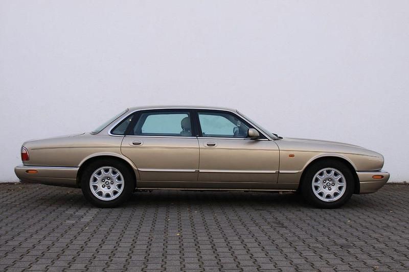 Gebraucht Jaguar XJ Executive 284 PS (208 kW) 1998 Gold Limousine