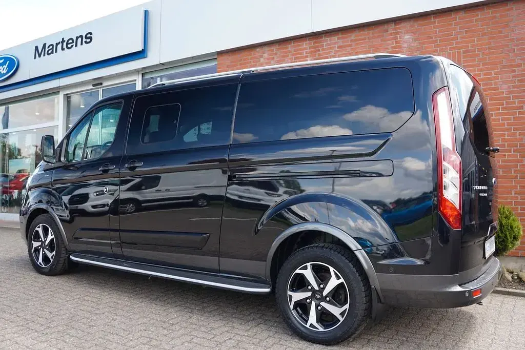 Gebraucht Ford Tourneo Active 185 PS (136 kW) 2021 Obsidianschwarz metallic Van / Kleinbus