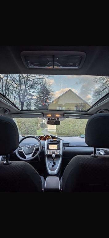 Gebraucht Toyota Verso Multidrive S 147 PS (108 kW) 2010 Silber Van / Kleinbus