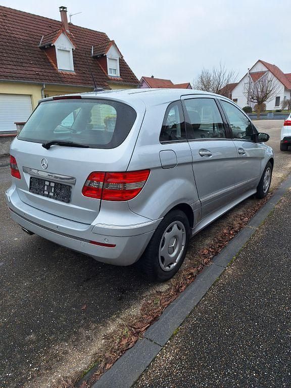 Gebraucht Mercedes B150 95 PS (69 kW) 2005 Silber Van / Kleinbus