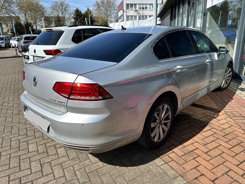 Gebraucht VW Passat Highline 150 PS (110 kW) 2015 Silber Limousine
