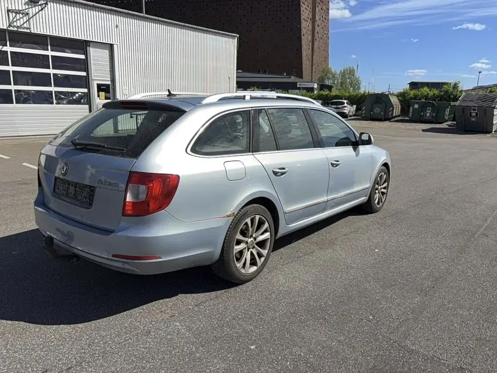 Gebraucht Skoda Superb Elegance 160 PS (117 kW) 2010 Grau Kombi