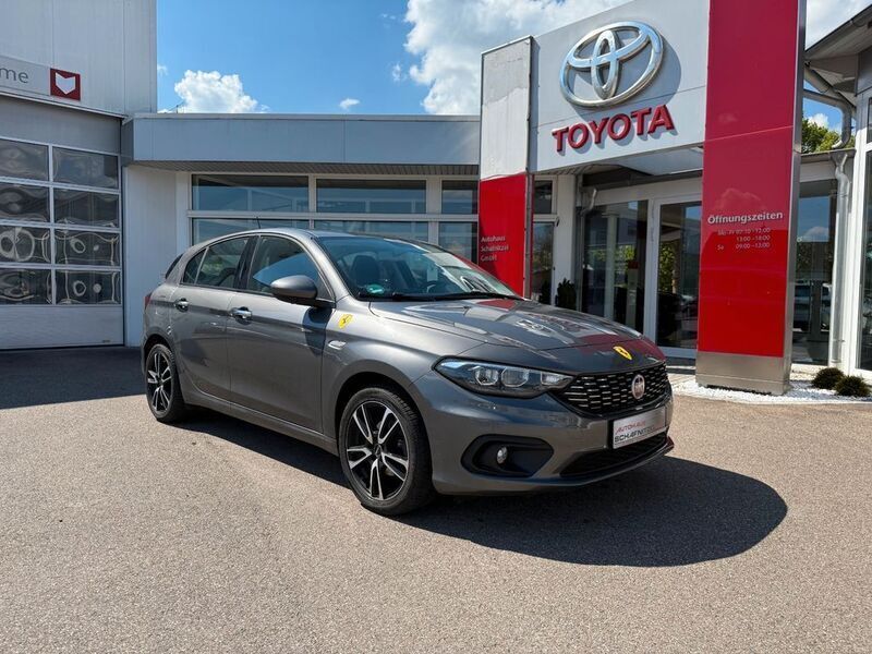 Grau Gebraucht 2017 Fiat Tipo Lounge Limousine | 10.490 € (Fairer Preis) - Bild 1/4