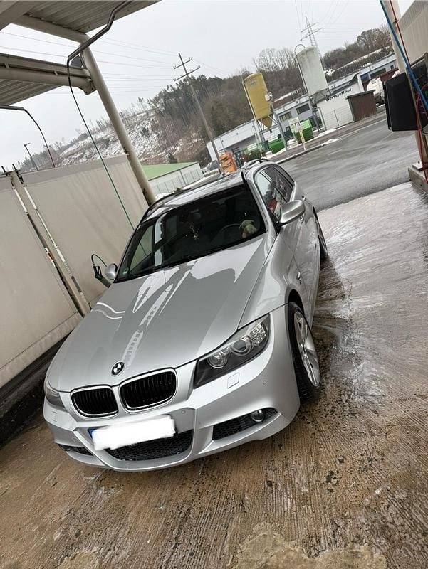 Gebraucht BMW 320 177 PS (130 kW) 2010 Silber Kombi