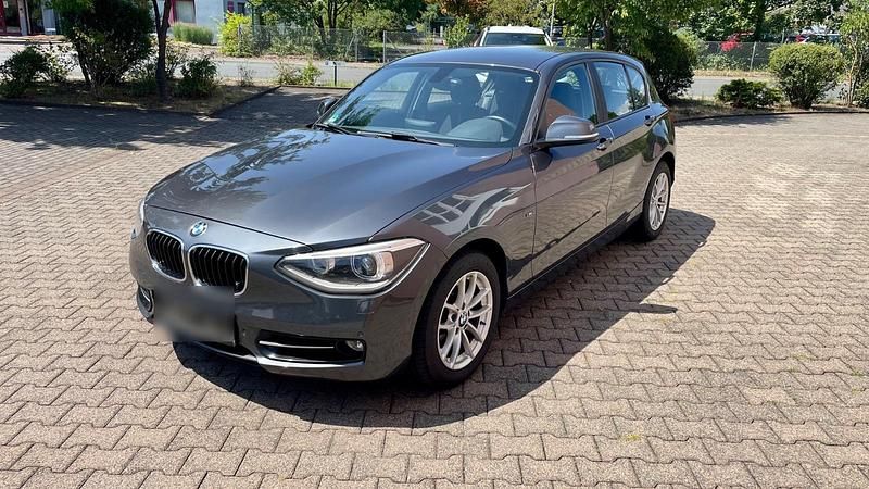 Grau Gebraucht 2014 BMW 118 Sport Line Kleinwagen | 8.400 € (Superpreis) - Bild 1/4
