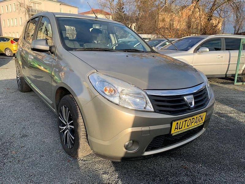 Gebraucht Dacia Sandero 75 PS (55 kW) 2009 Beige Limousine
