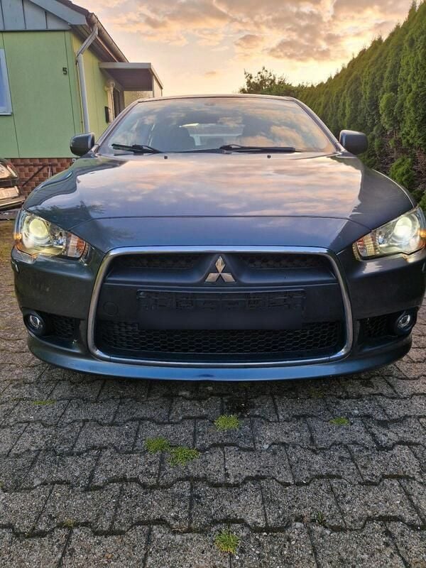 Grau Gebraucht 2011 Mitsubishi Lancer Limousine | 4.500 € (Superpreis) - Bild 1/4