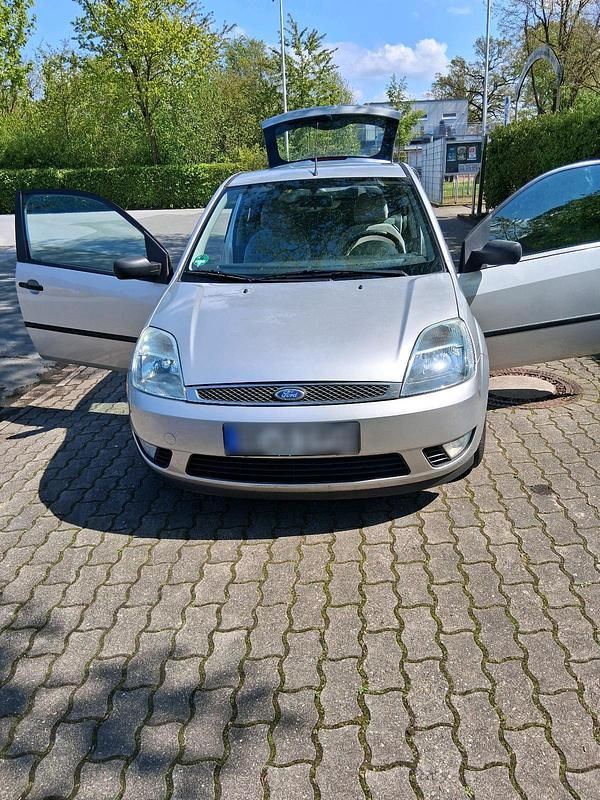 Usata Ford Fiesta Ghia 80 CV (58 kW) 2003 Argento Utilitaria