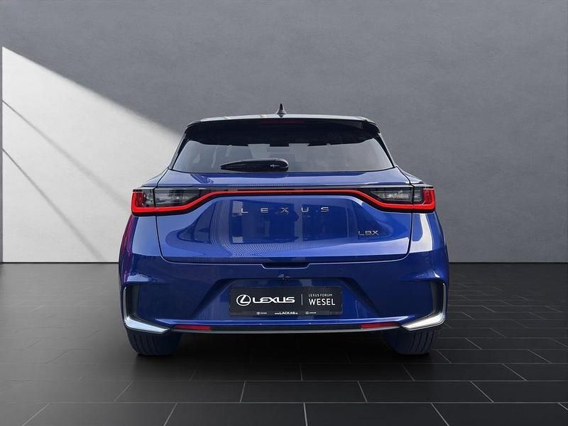 Neu Lexus LBX 136 PS (100 kW) 2025 Blau SUV