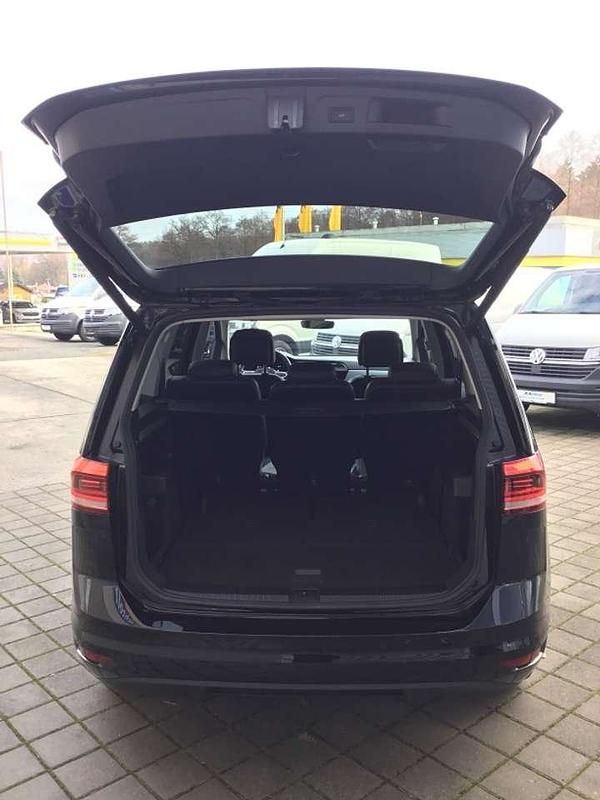 Gebraucht VW Touran Comfortline 150 PS (110 kW) 2025 Grenadillschwarz metallic Van / Kleinbus