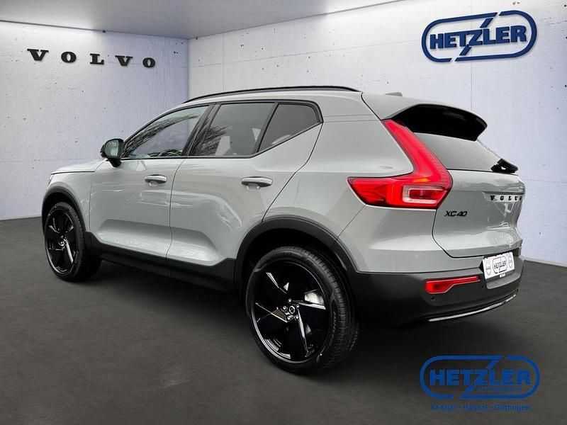 Neu Volvo XC40 Plus 163 PS (119 kW) 2026 Vapour grey / metallic SUV