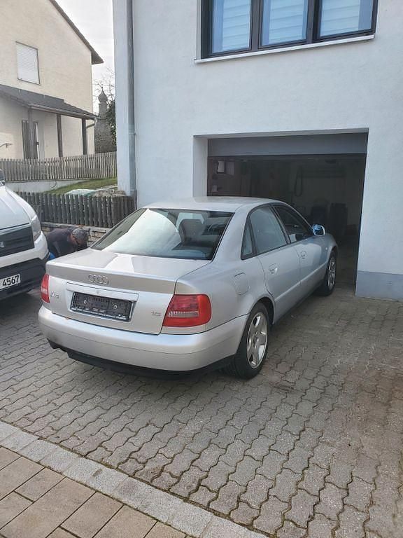 Usata Audi A4 125 CV (91 kW) 2000 Argento Berlina